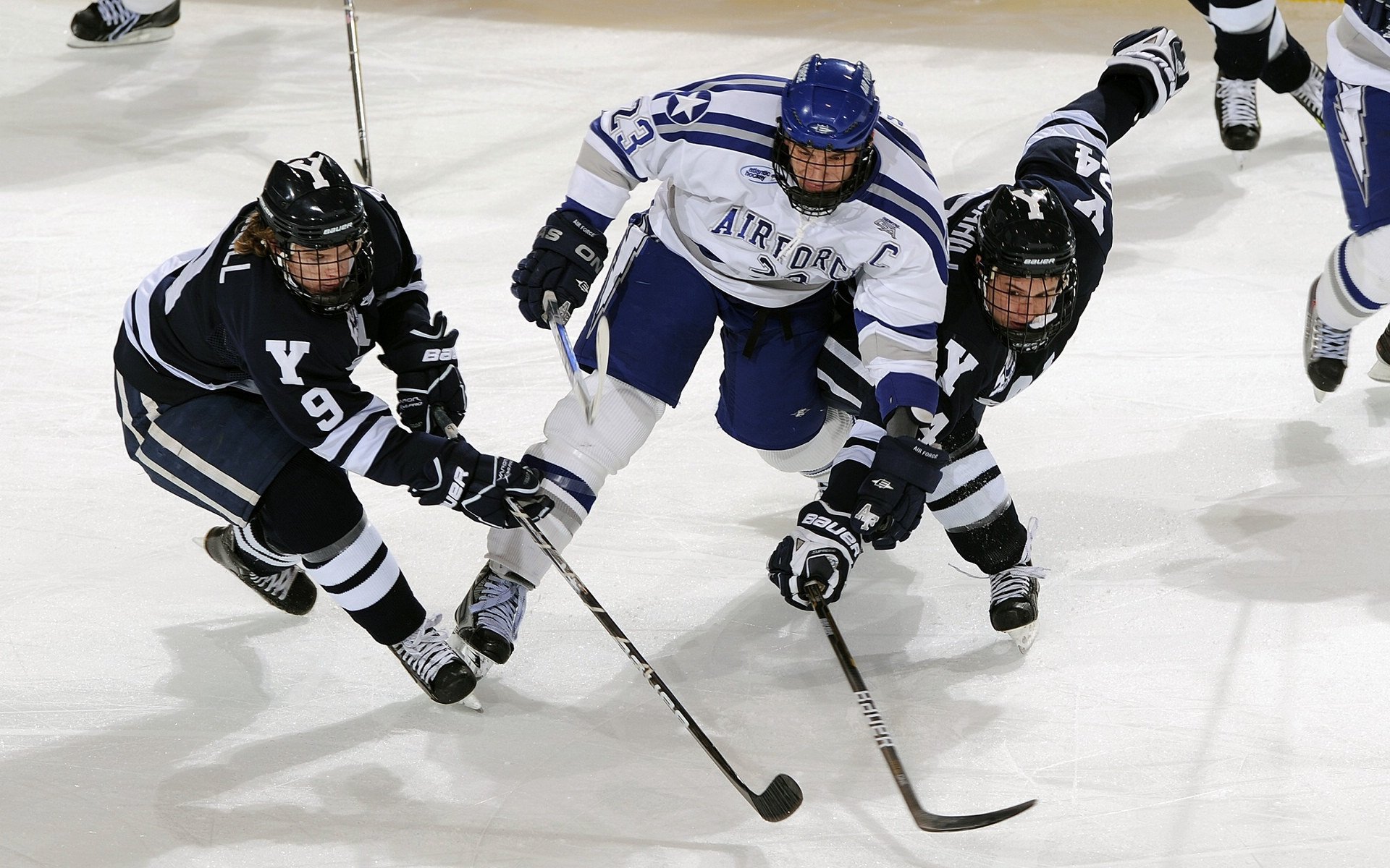 巴塞罗那再度展现强大实力，积分榜上继续紧追领先者，巴塞罗那厉害吗