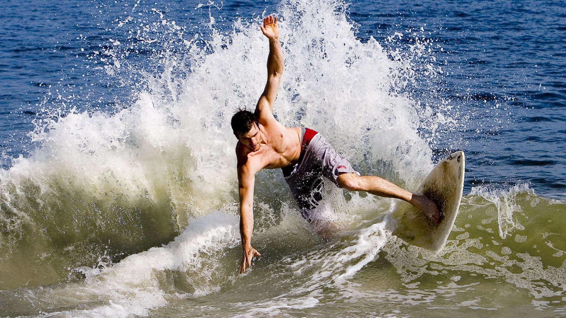 步行者力克快船,总决赛中哈利伯顿砍下47分,快船33分大胜步行者